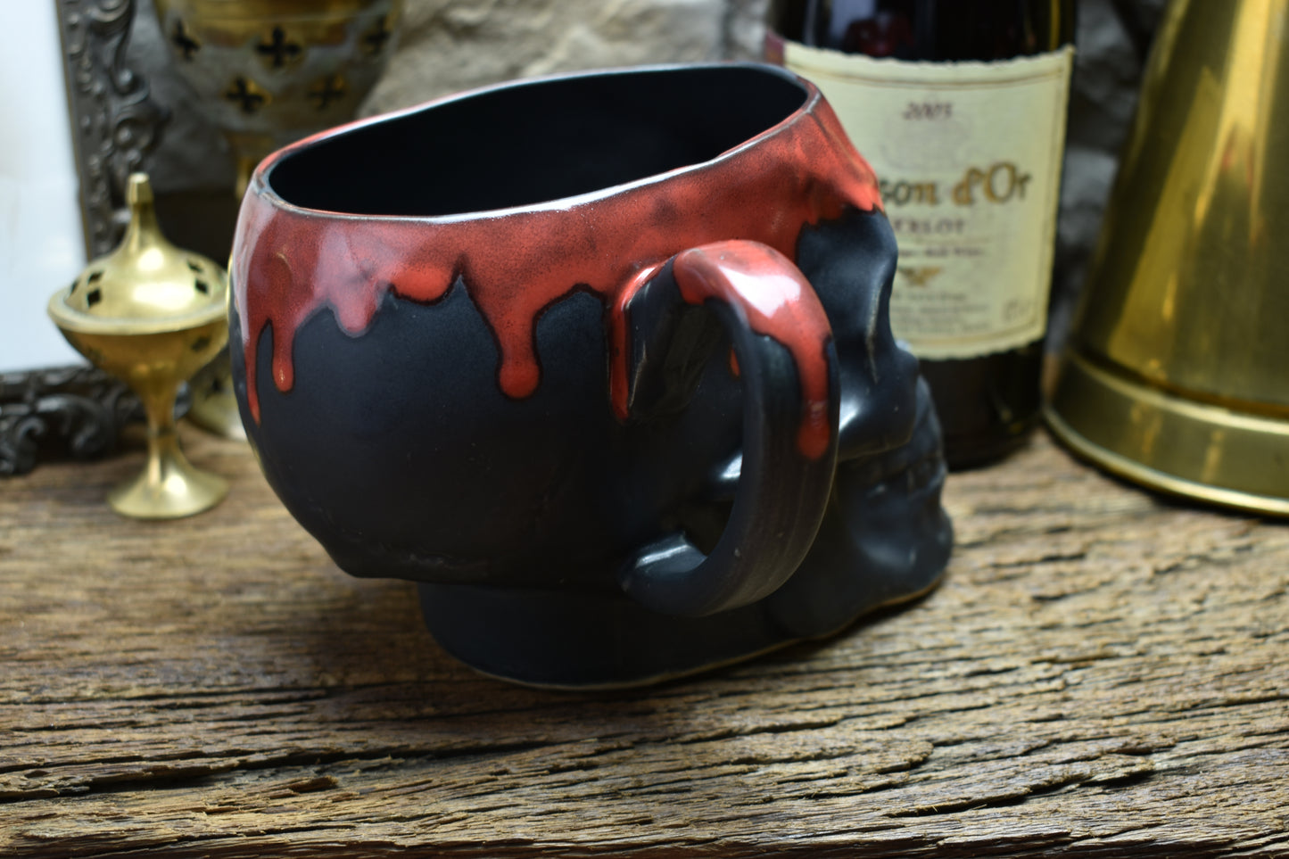 Skull mug Large black matt & red effect glaze