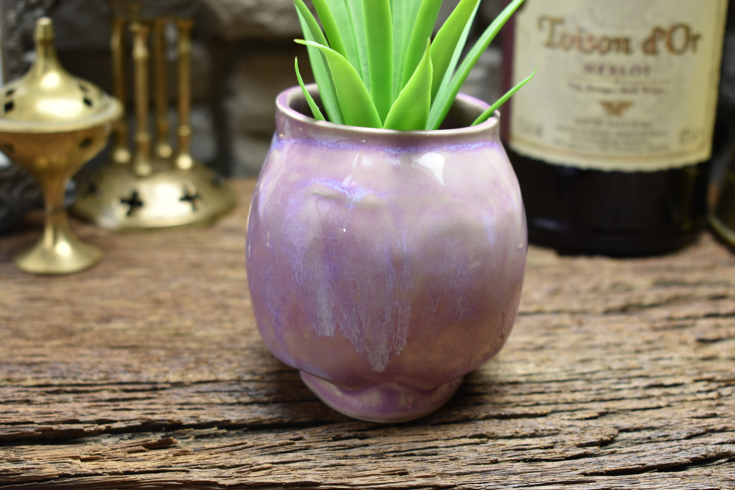 Small skull plantpot lilac effect glaze