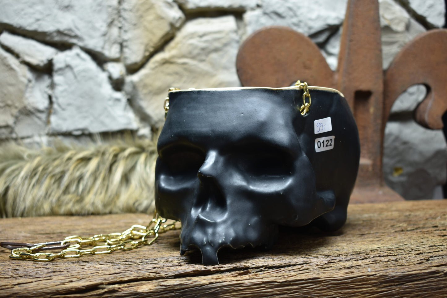 Large hanging skull plantpot black matt
