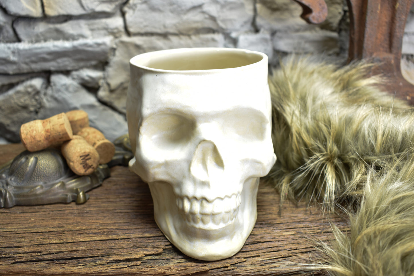 Big skull plantpot white matt