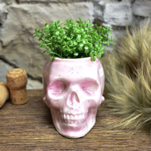 Small skull plantpot light pink with small dotts
