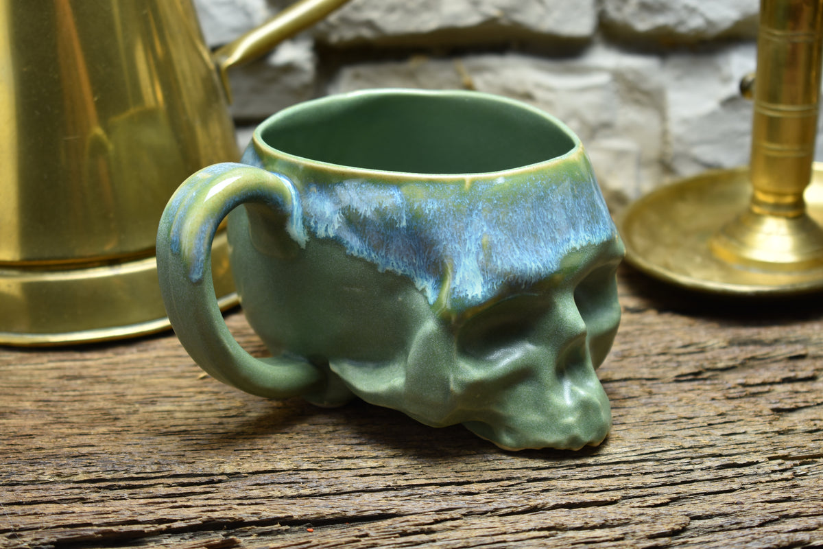 Skull mug small 350ML green/effect glaze