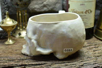 Skull mug medium white matt