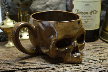 Skull mug medium brown effect glaze
