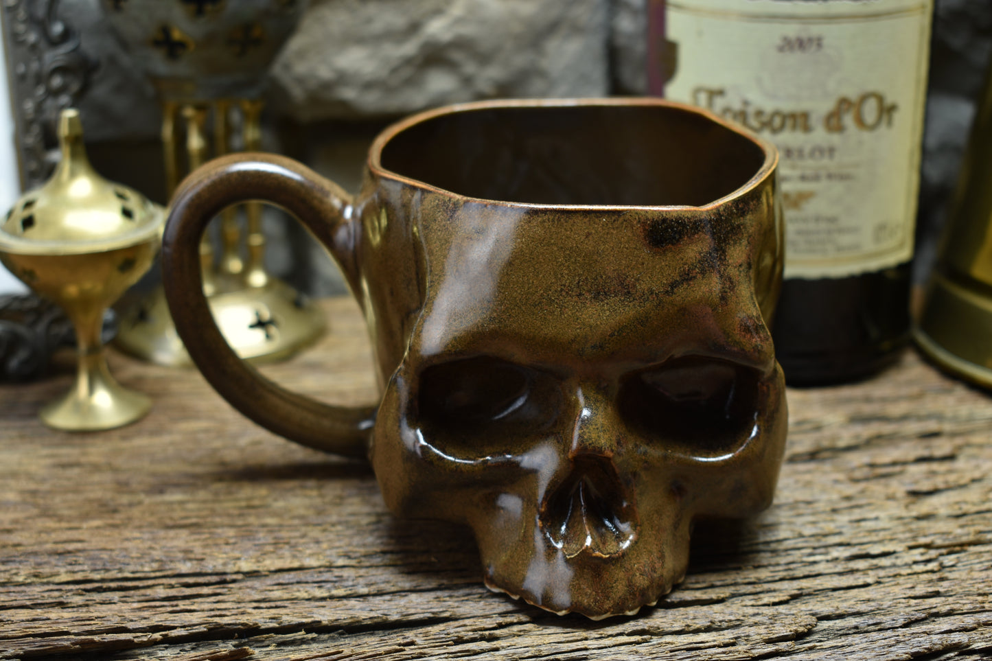 Skull mug medium brown effect glaze