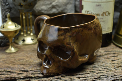 Skull mug medium brown effect glaze