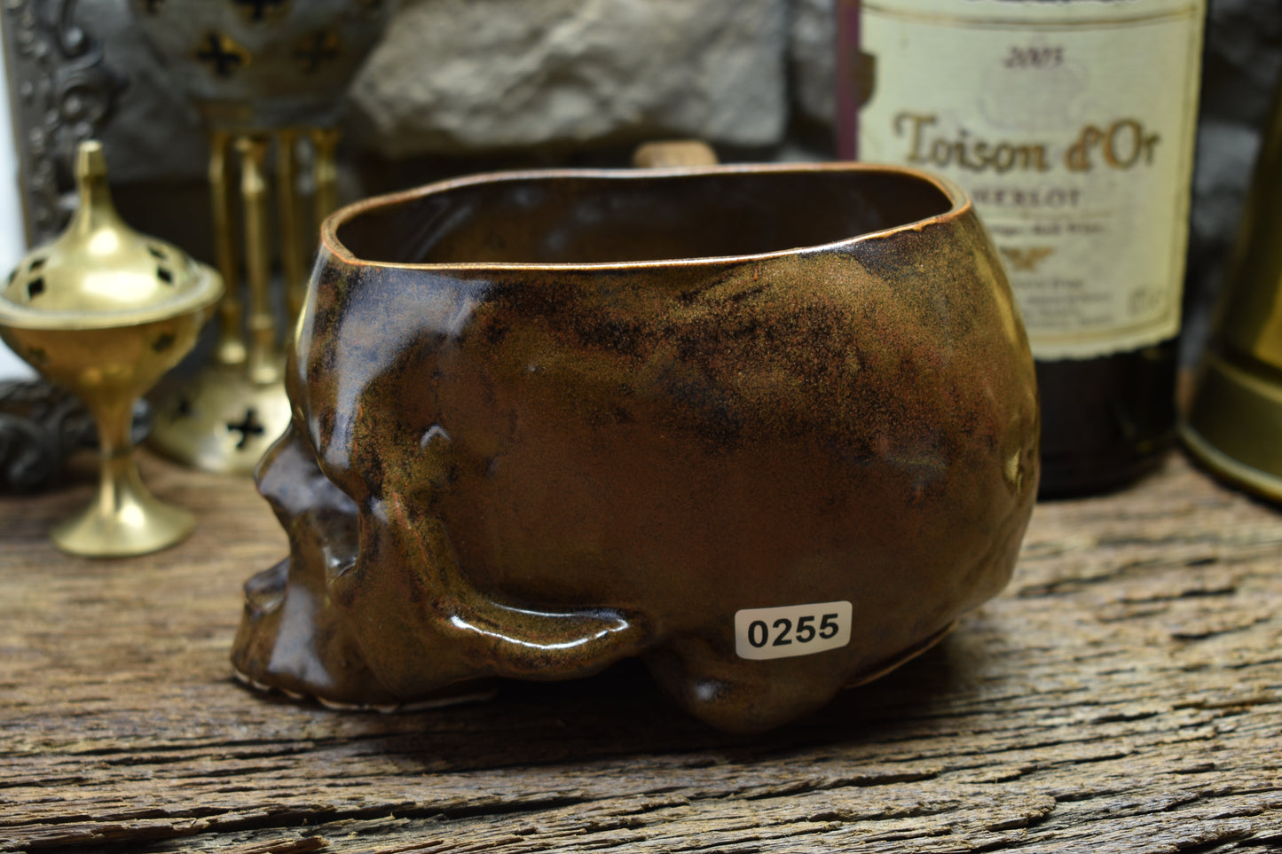 Skull mug medium brown effect glaze