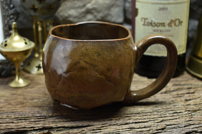 Skull mug medium brown effect glaze