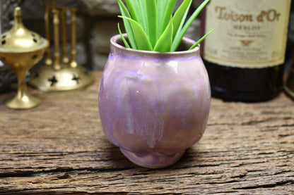 Small skull plantpot lilac effect glaze