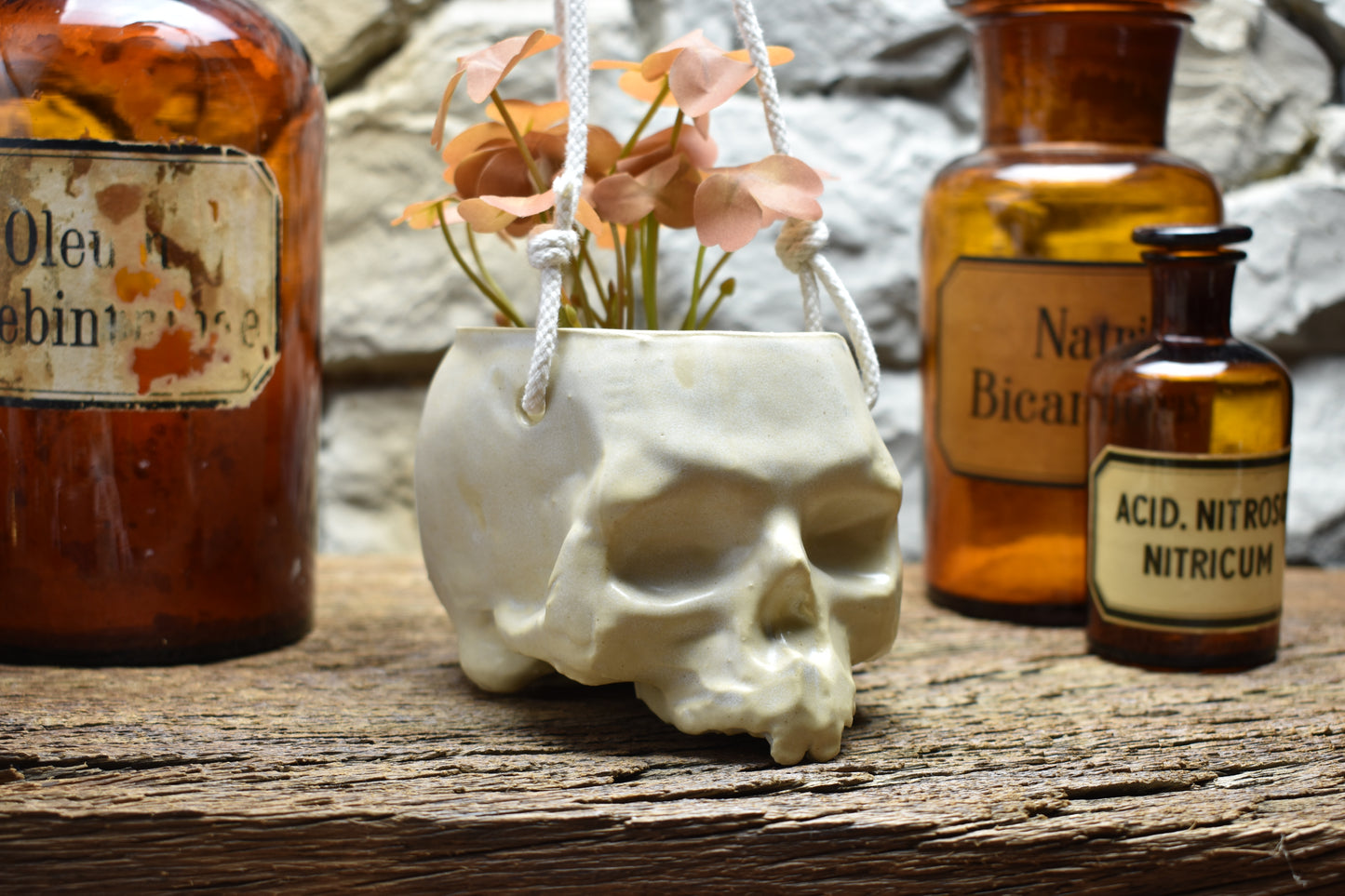 Small hanging skull plantpot white matt