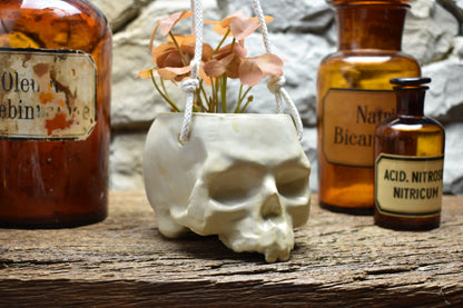 Small hanging skull plantpot white matt