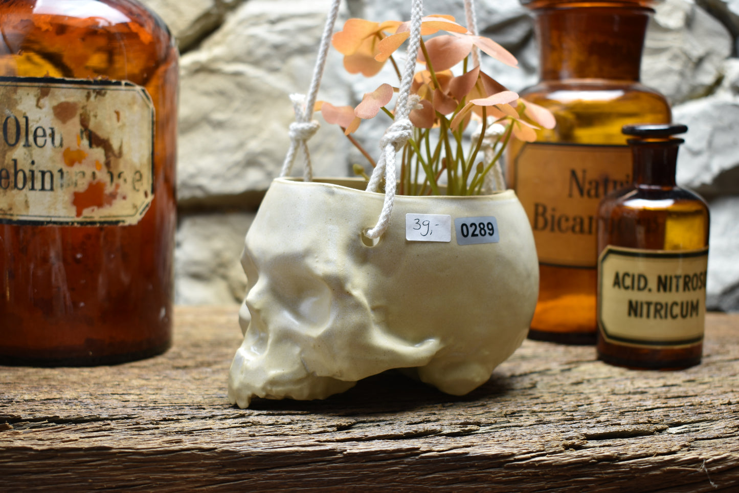 Small hanging skull plantpot white matt