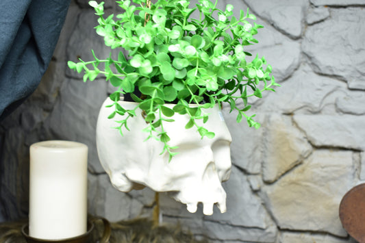 Medium size hanging skull plantpot white matt