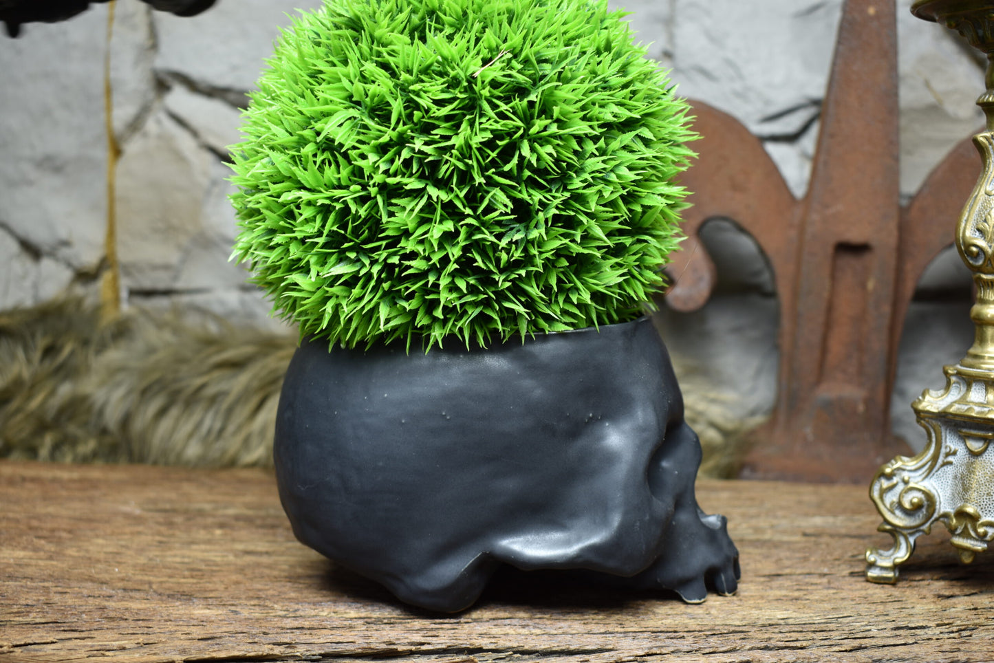 Medium size skull plantpot black matt
