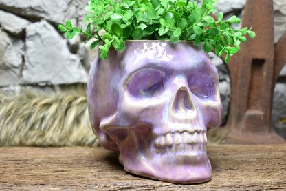 Big skull plantpot lilac effect glaze