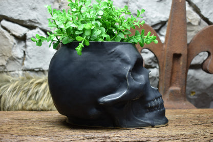 Big skull plantpot black matt