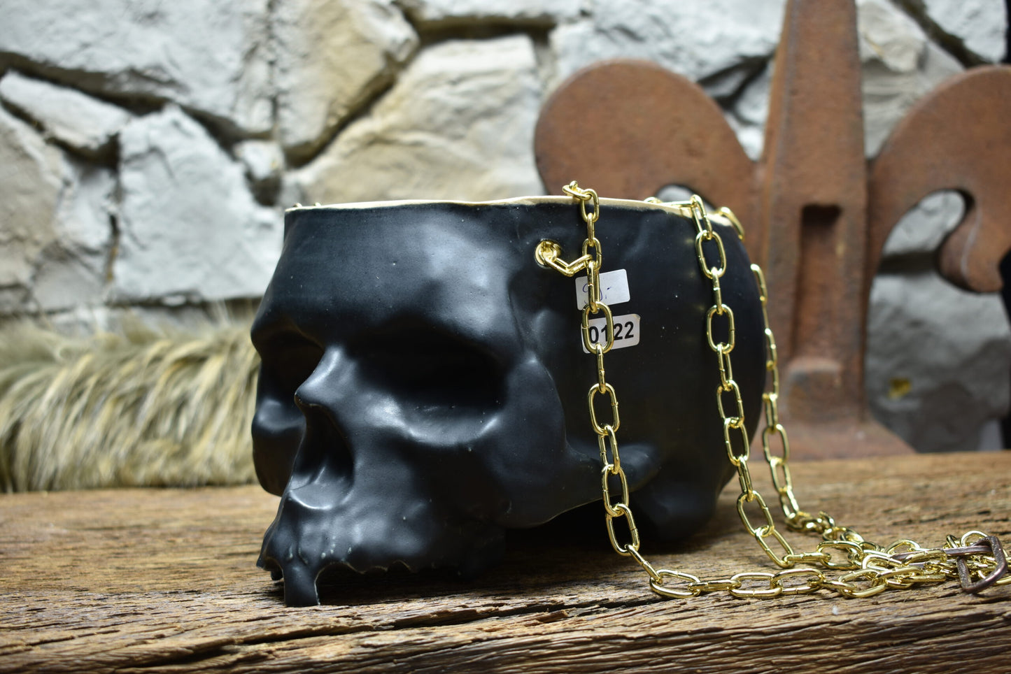 Large hanging skull plantpot black matt