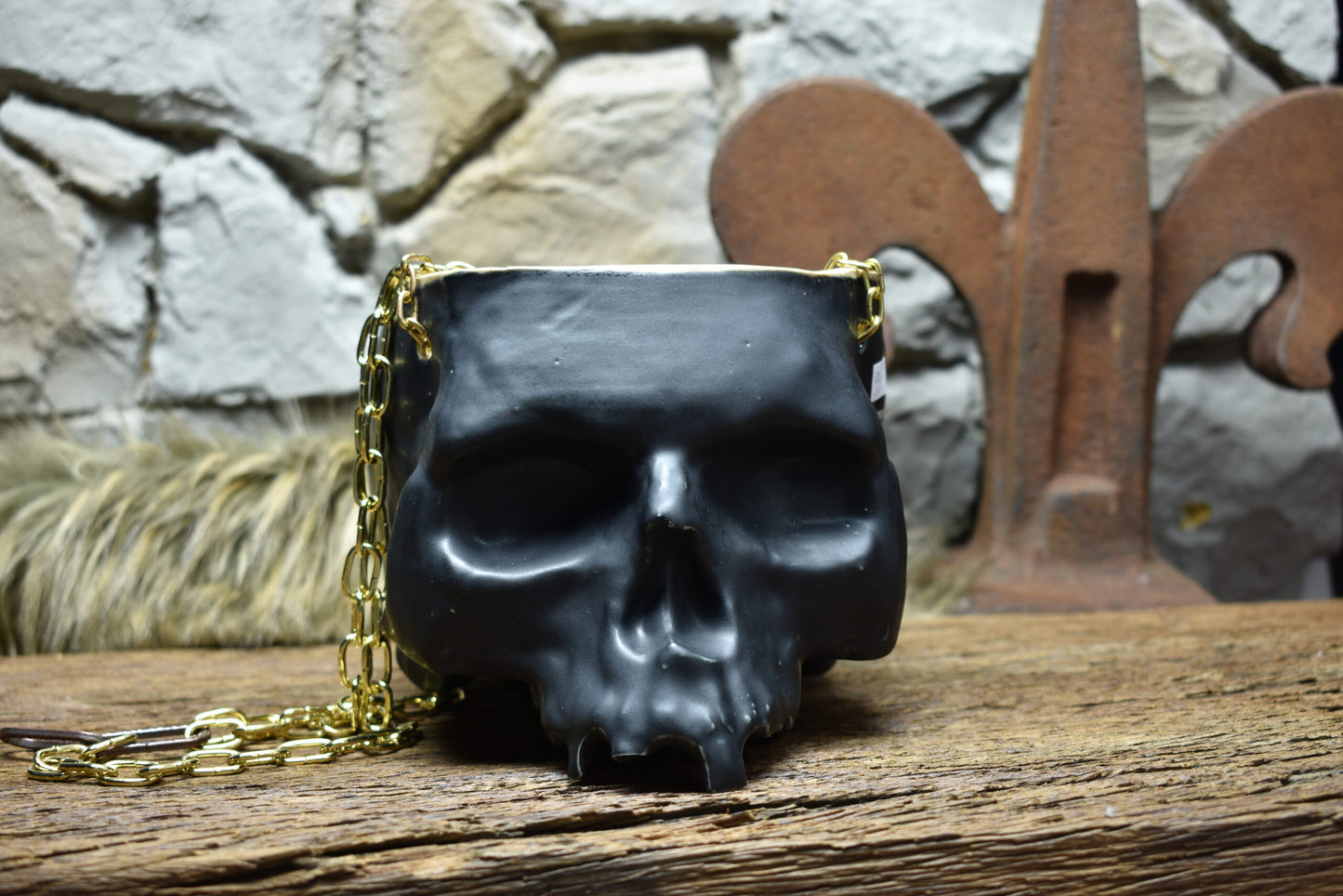 Large hanging skull plantpot black matt