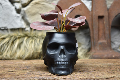 Small skull plantpot - black matt 2