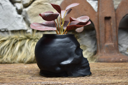 Small skull plantpot - black matt 2