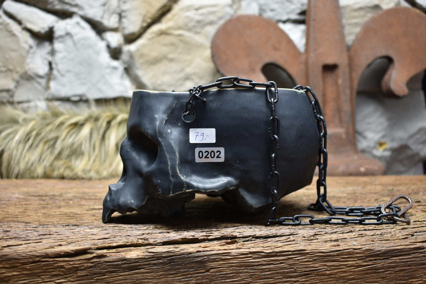 Medium size hanging skull plantpot black matt