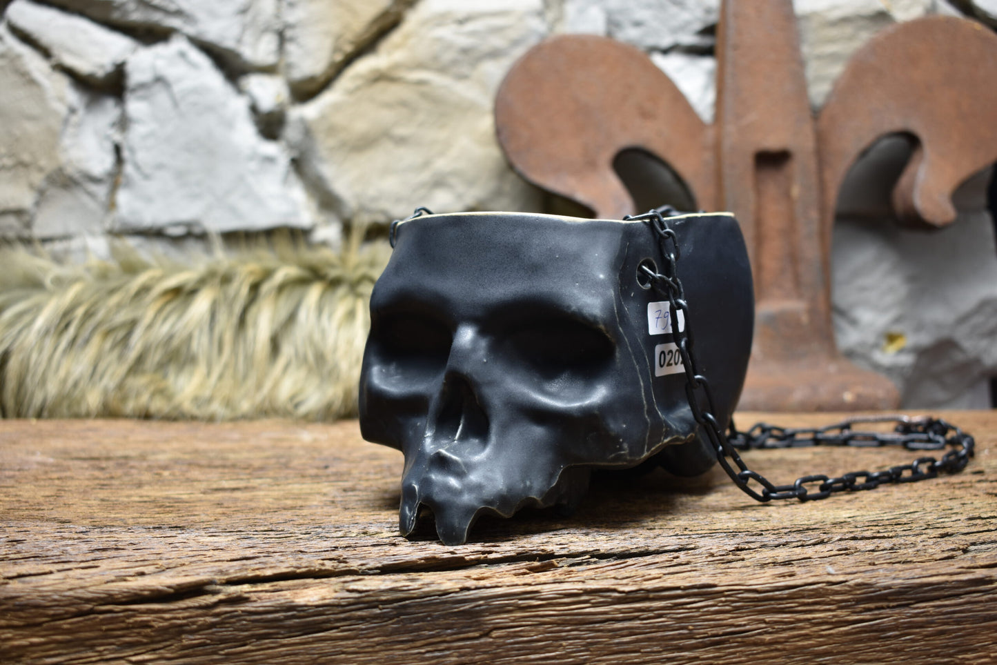 Medium size hanging skull plantpot black matt