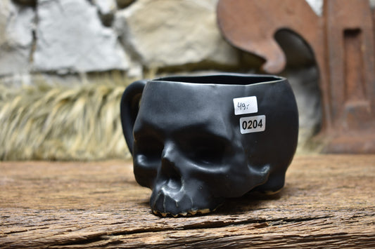 Skull mug black matt glaze