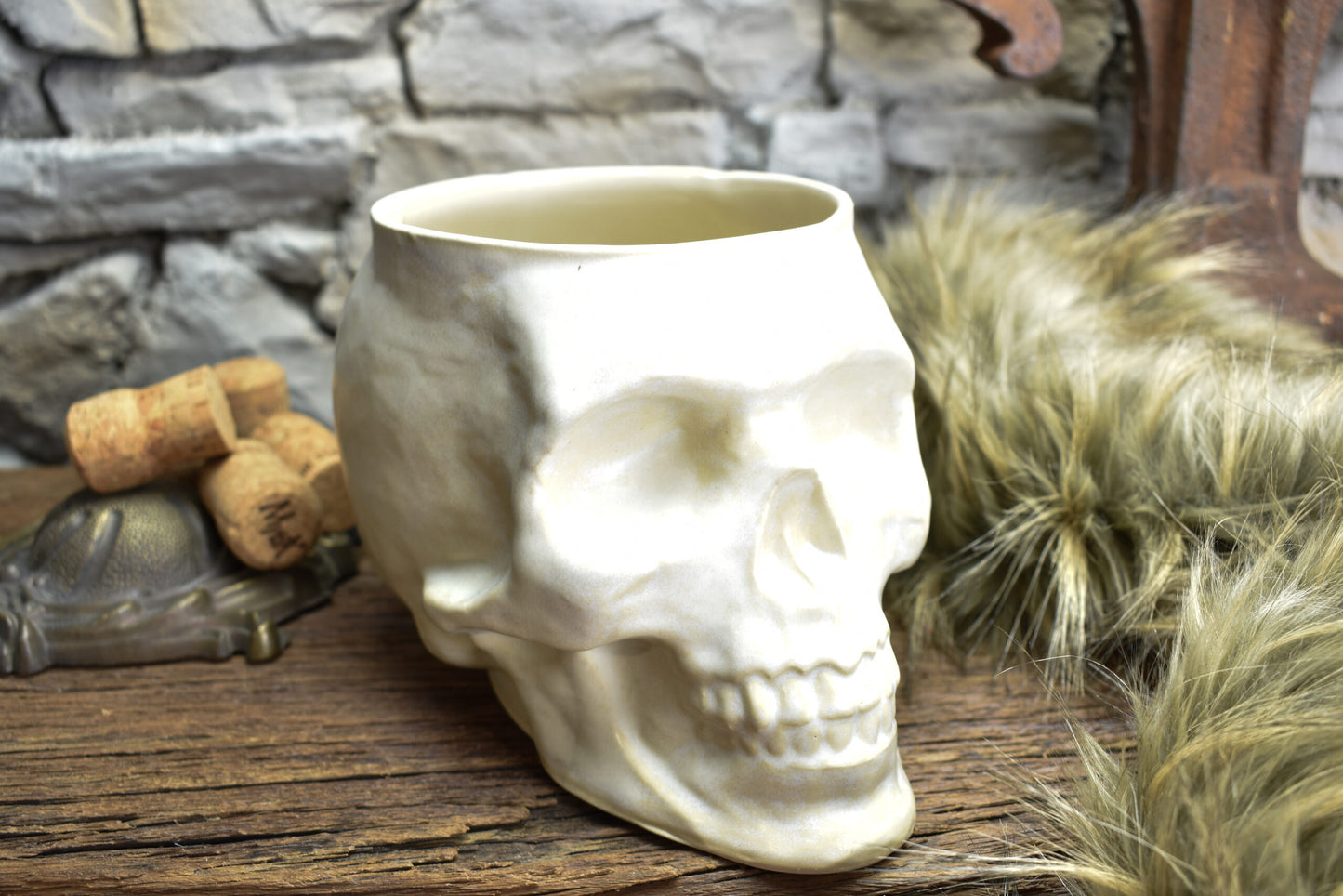 Big skull plantpot white matt