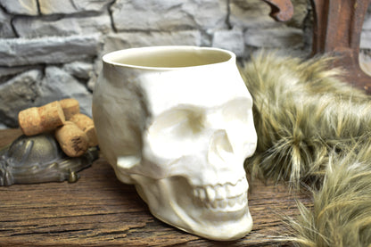 Big skull plantpot white matt