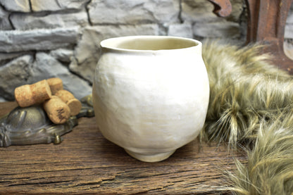 Big skull plantpot white matt