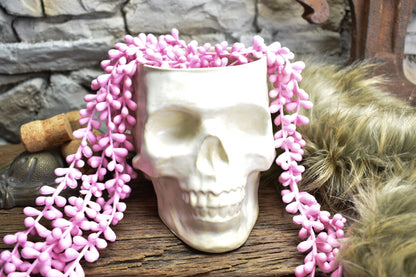 Big skull plantpot white matt