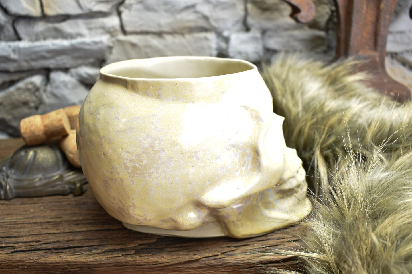 Big skull plantpot beige effect