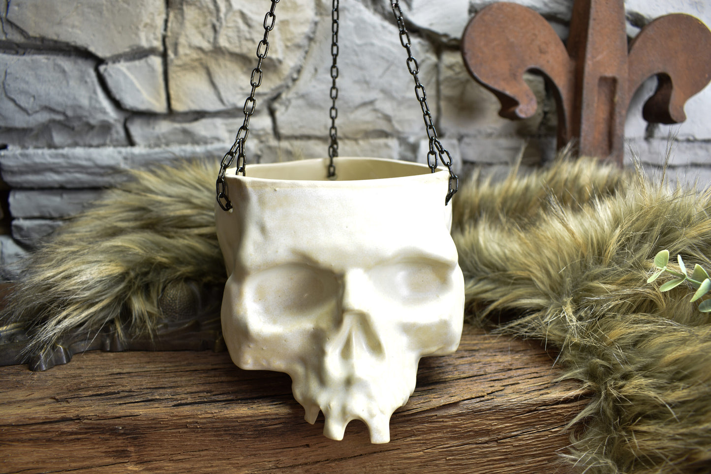 Large hanging skull plantpot white matt
