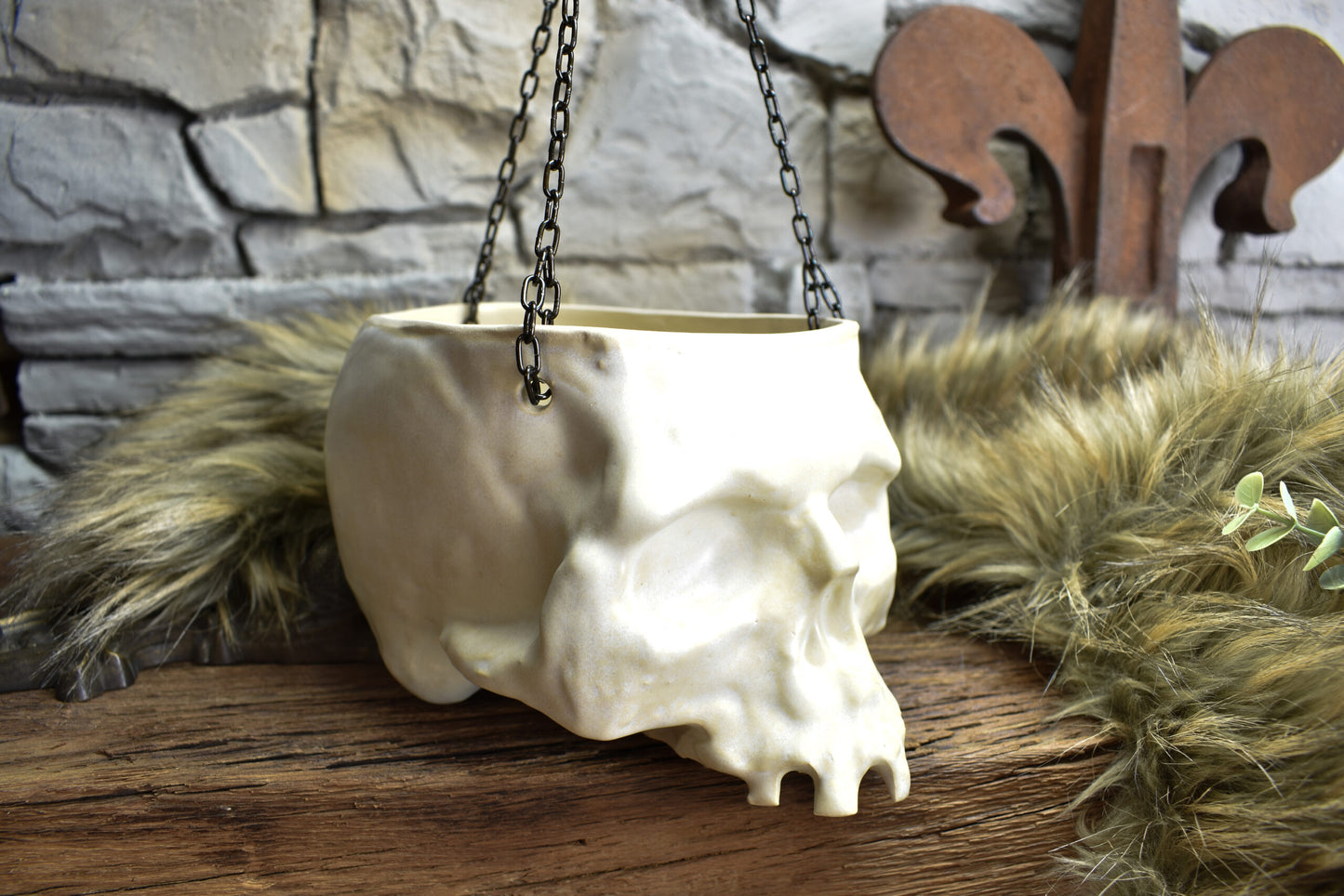 Large hanging skull plantpot white matt