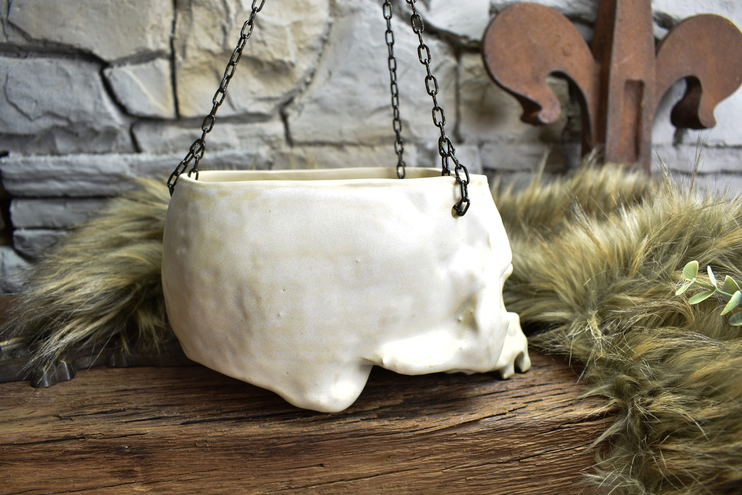 Large hanging skull plantpot white matt