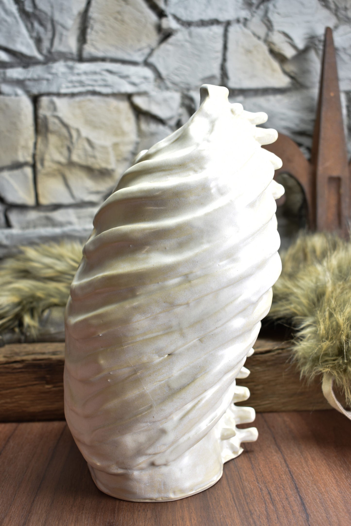 Handmade ribcage vase white matt