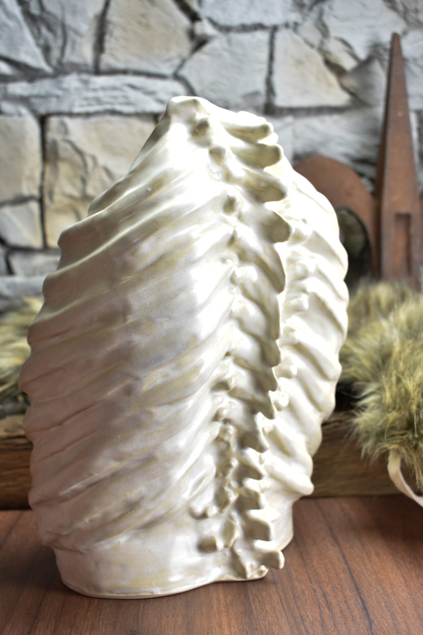 Handmade ribcage vase white matt
