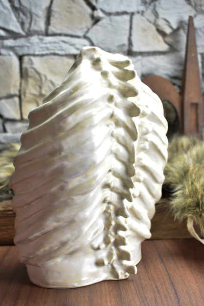 Handmade ribcage vase white matt