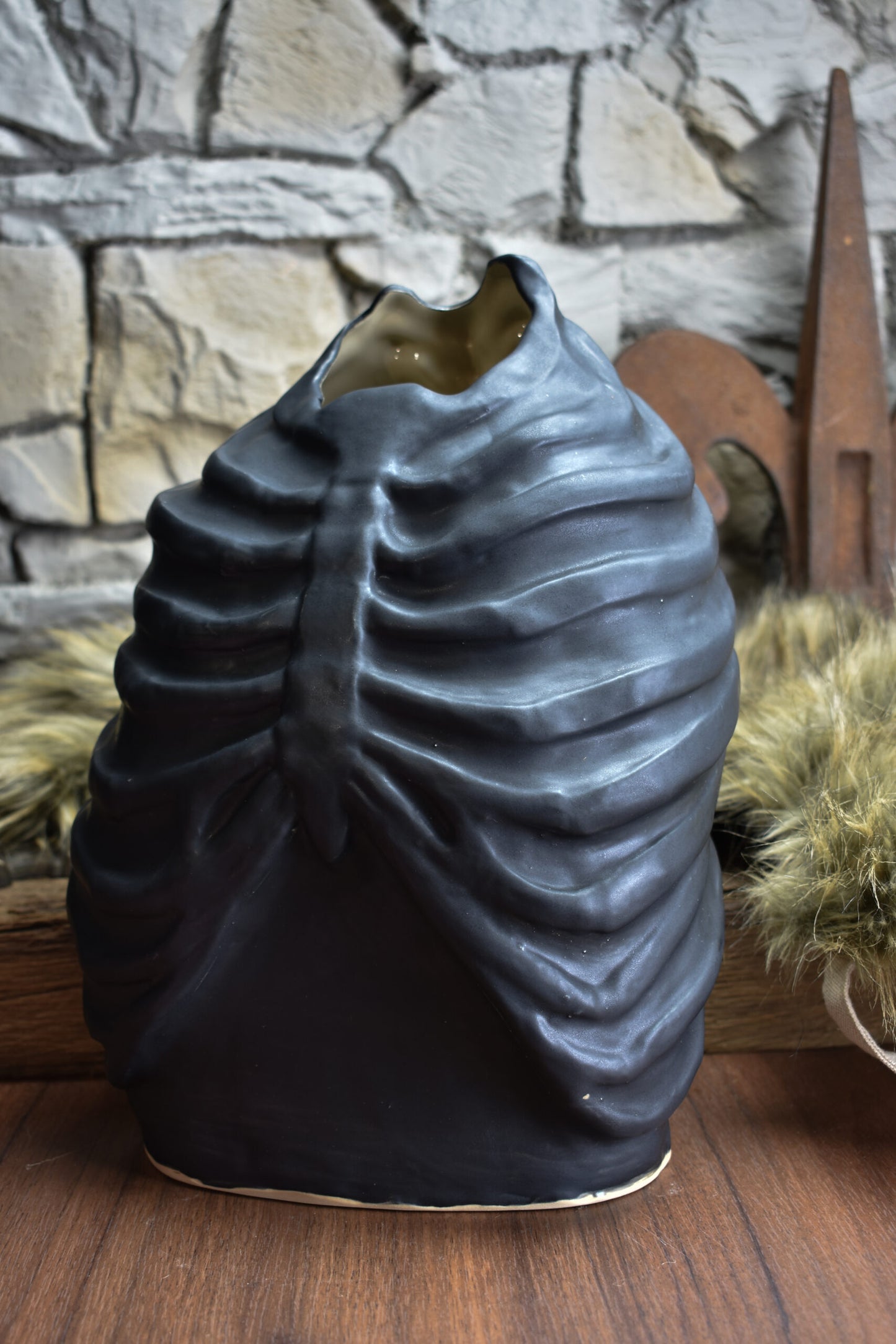 Handmade ribcage vase black matt