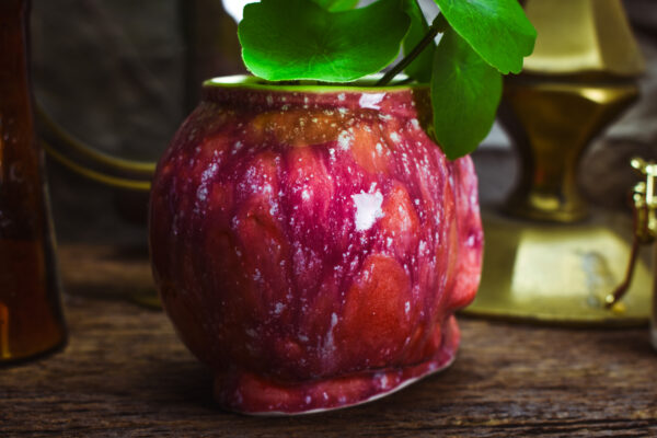 Small skull plantpot shiny pink effect - Image 3