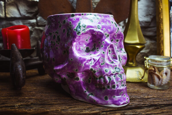 Big skull plantpot pink green spots - Image 4