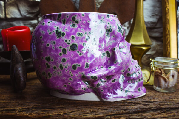 Big skull plantpot pink green spots - Image 3