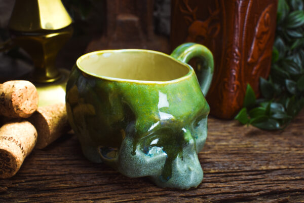 Skull mug green matt and shine effect