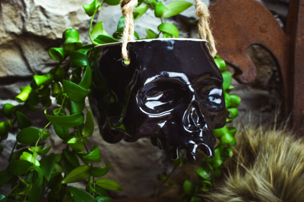 Medium size hanging skull plantpot shiny black