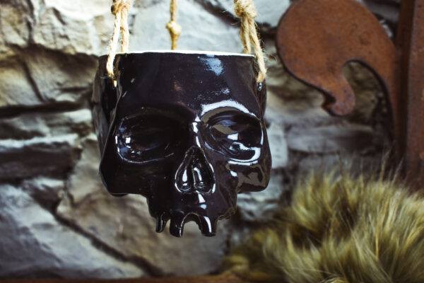 Medium size hanging skull plantpot shiny black - Image 3