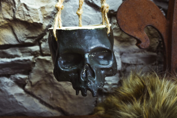 Medium size hanging skull plantpot black matt - Image 4