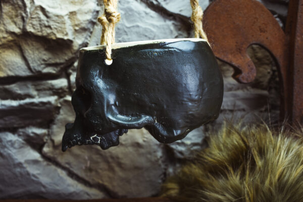 Medium size hanging skull plantpot black matt - Image 3