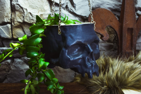 Large hanging skull plantpot matt black