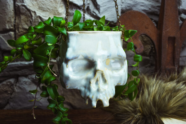 Large hanging skull plantpot matt beige effect