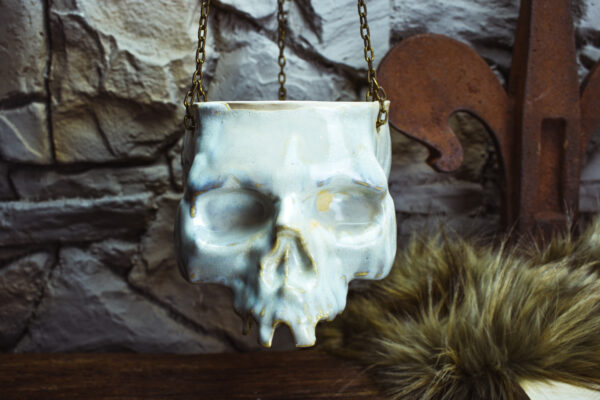 Large hanging skull plantpot matt beige effect - Image 5